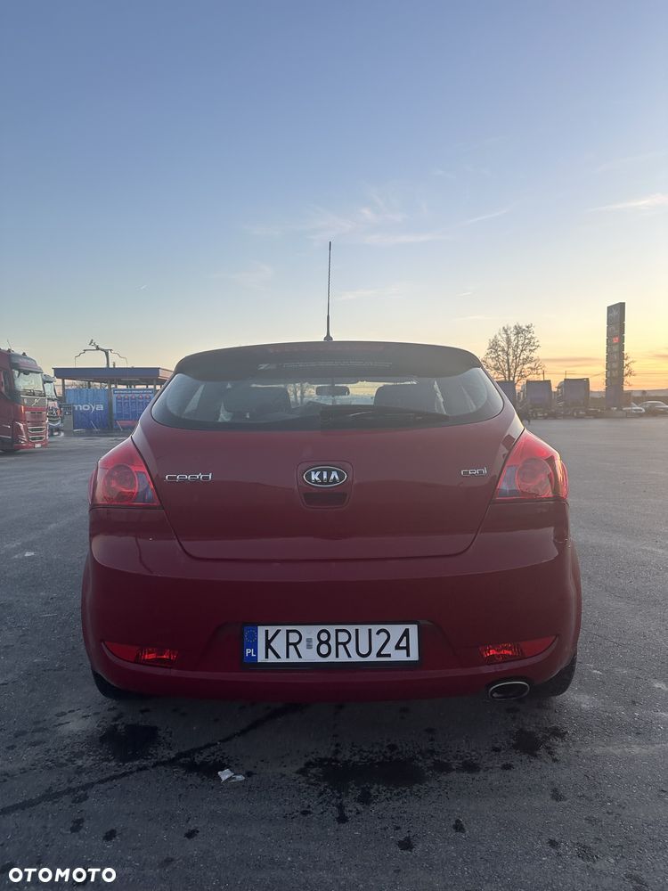 Kia Ceed - 4