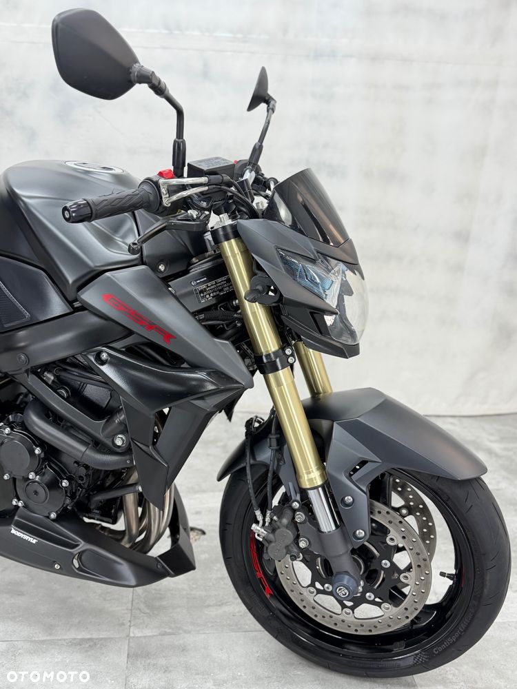 Suzuki GSR - 11