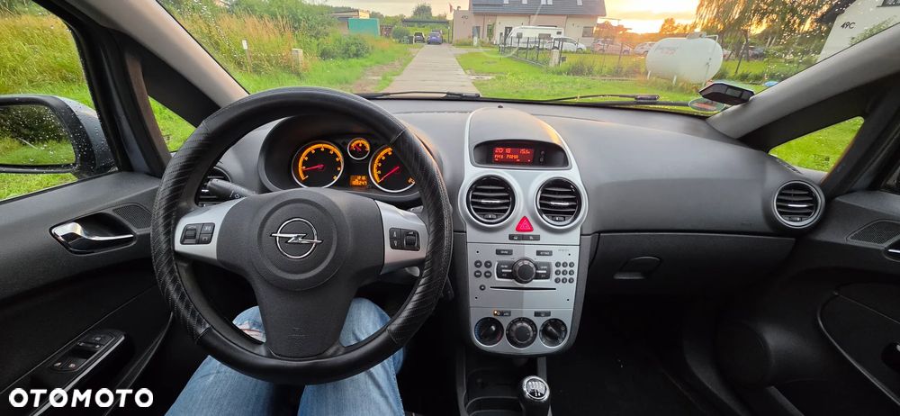 Opel Corsa 1.2 16V Enjoy - 10