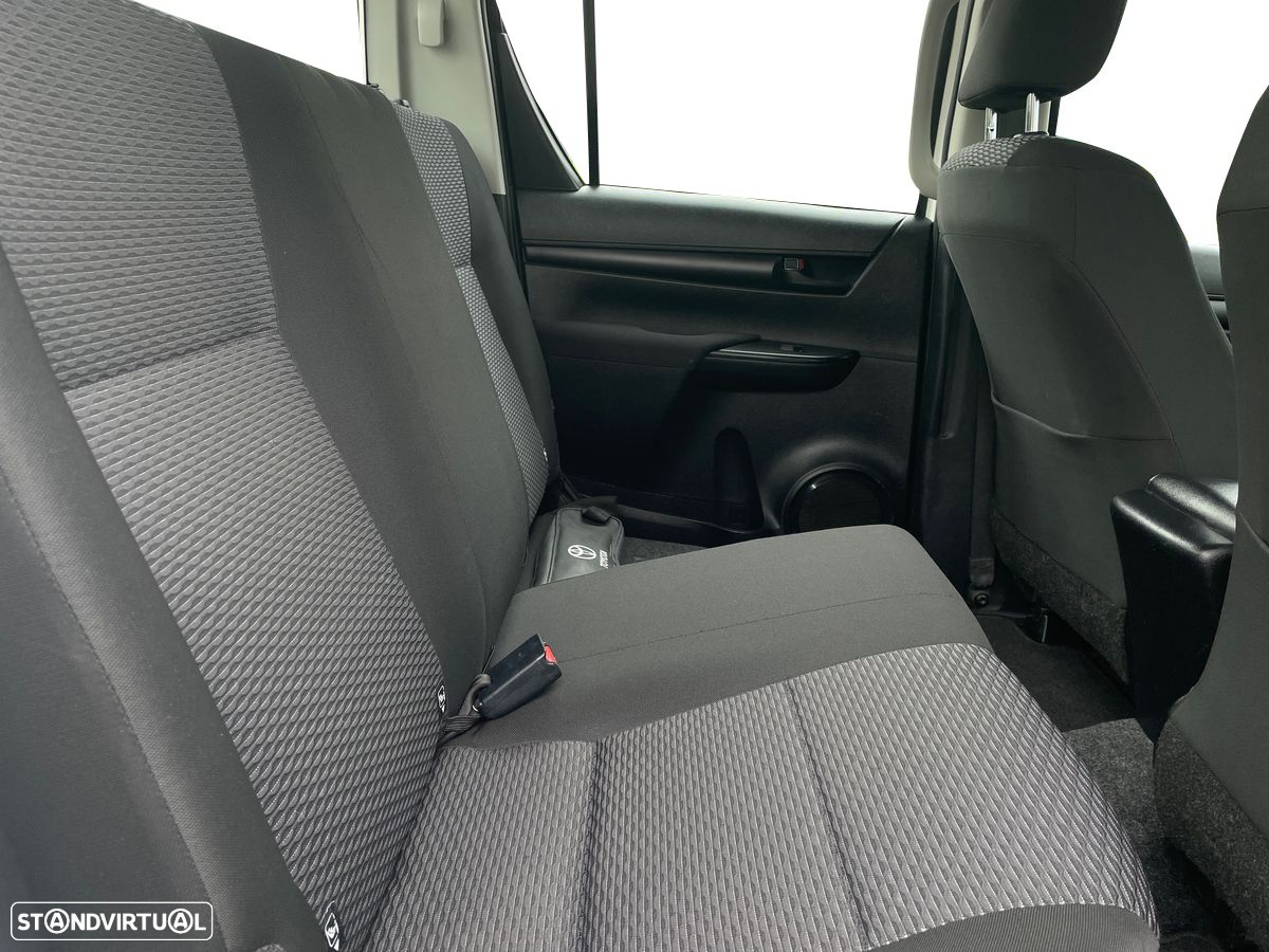 Toyota Hilux 2.4 D-4D 4WD CD CM - 7
