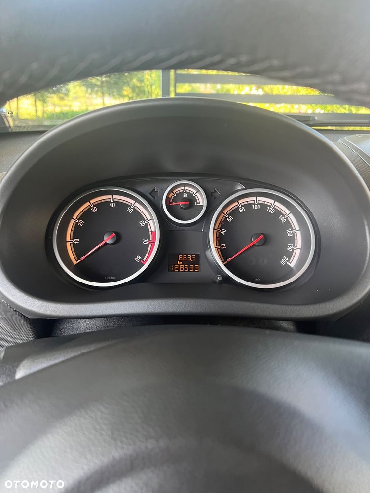Opel Corsa 1.2 16V Cosmo - 9