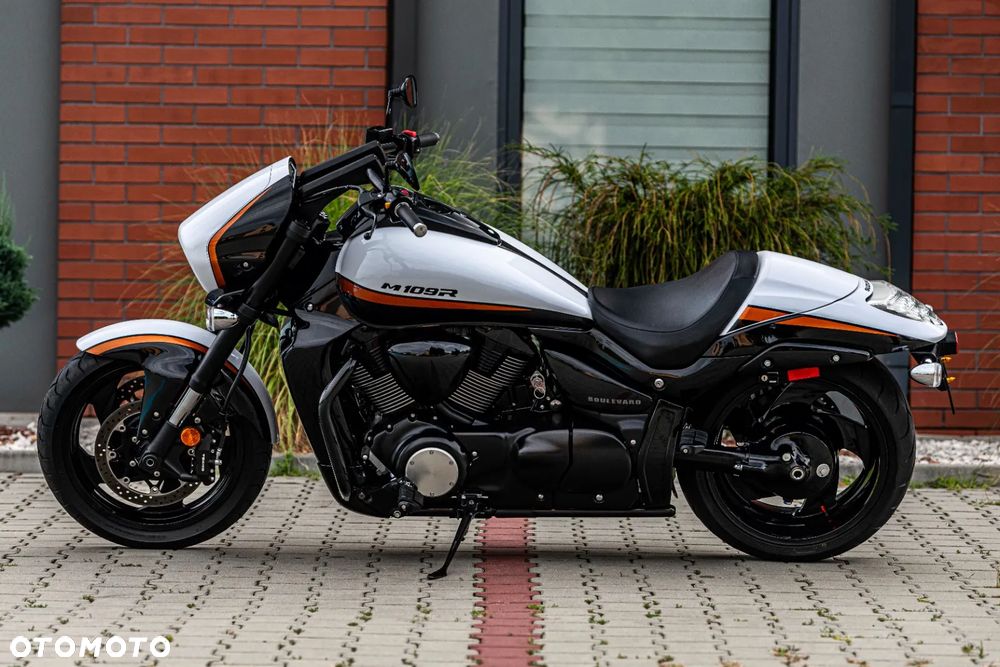 Suzuki Boulevard - 3