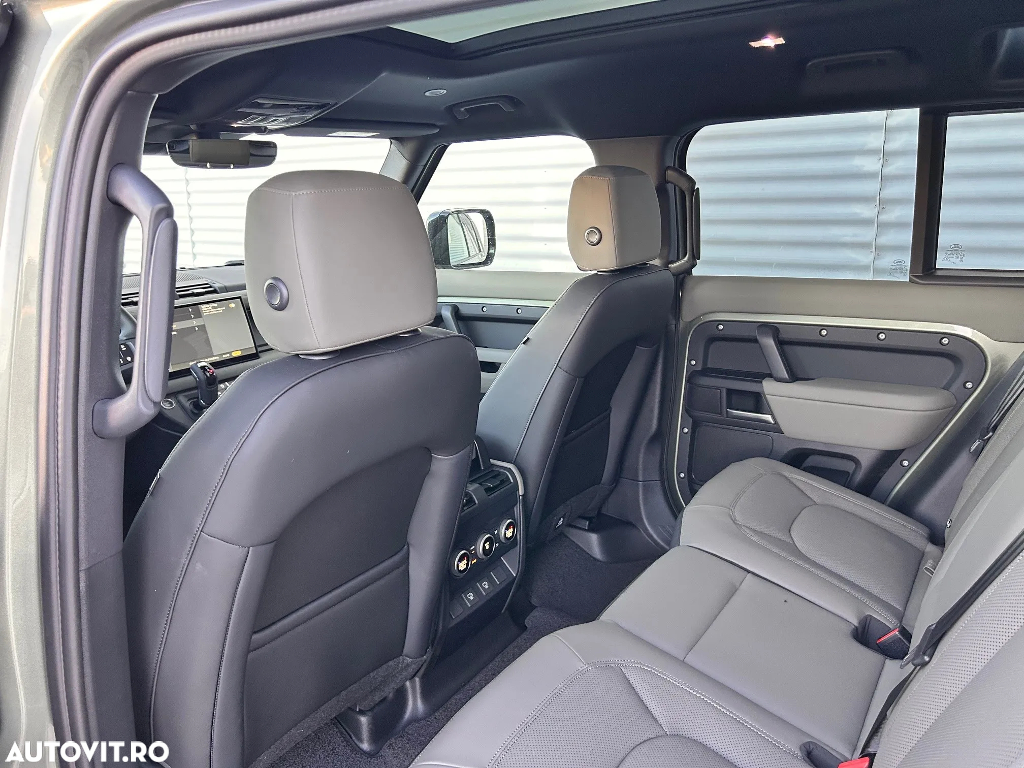 Land Rover Defender 110 3.0D 250 MHEV X-Dynamic SE - 10