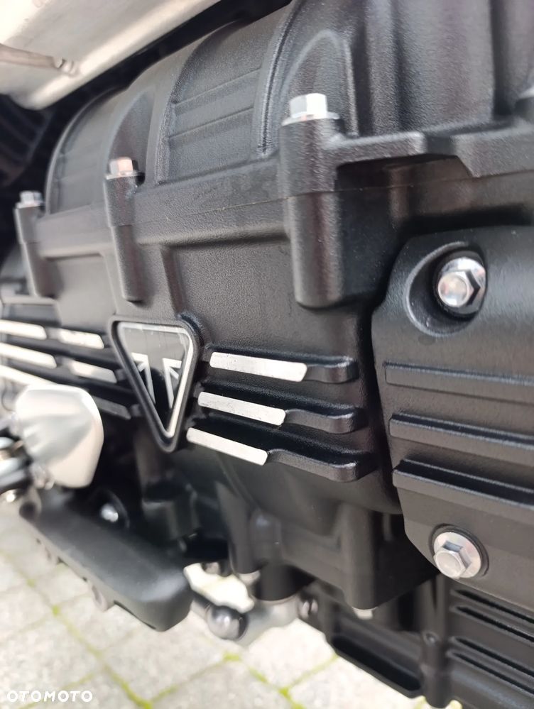Triumph Rocket - 15
