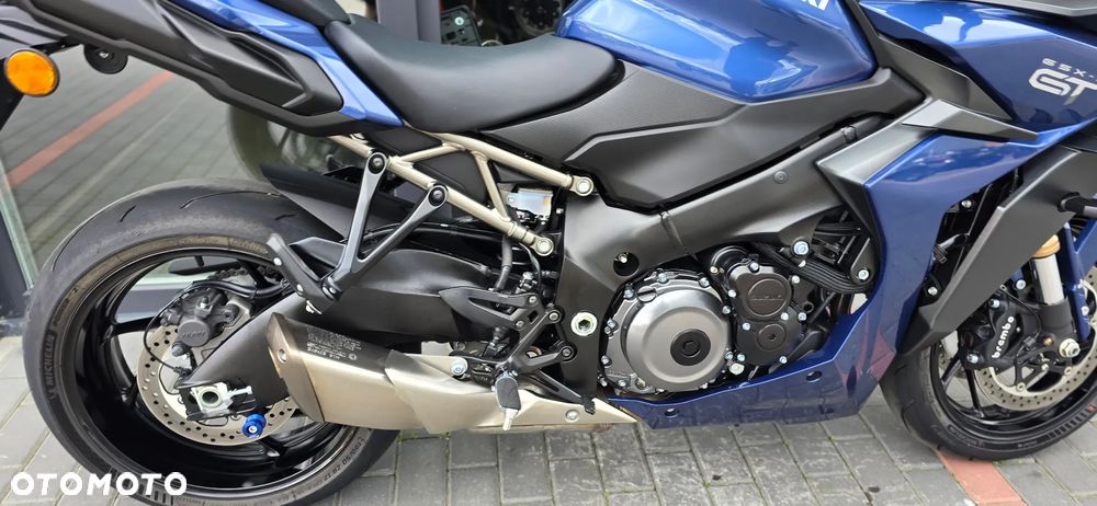 Suzuki GSX - 22