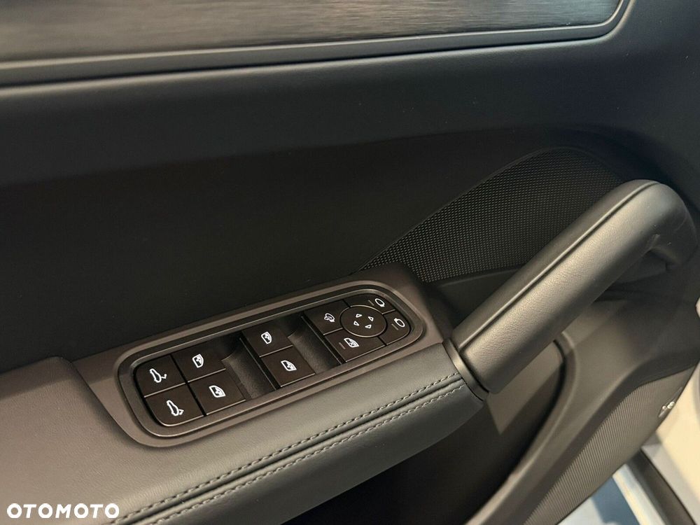 Porsche Cayenne - 16