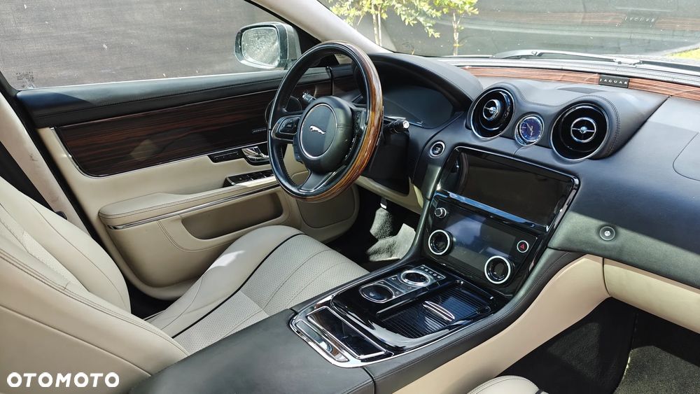 Jaguar XJ - 14