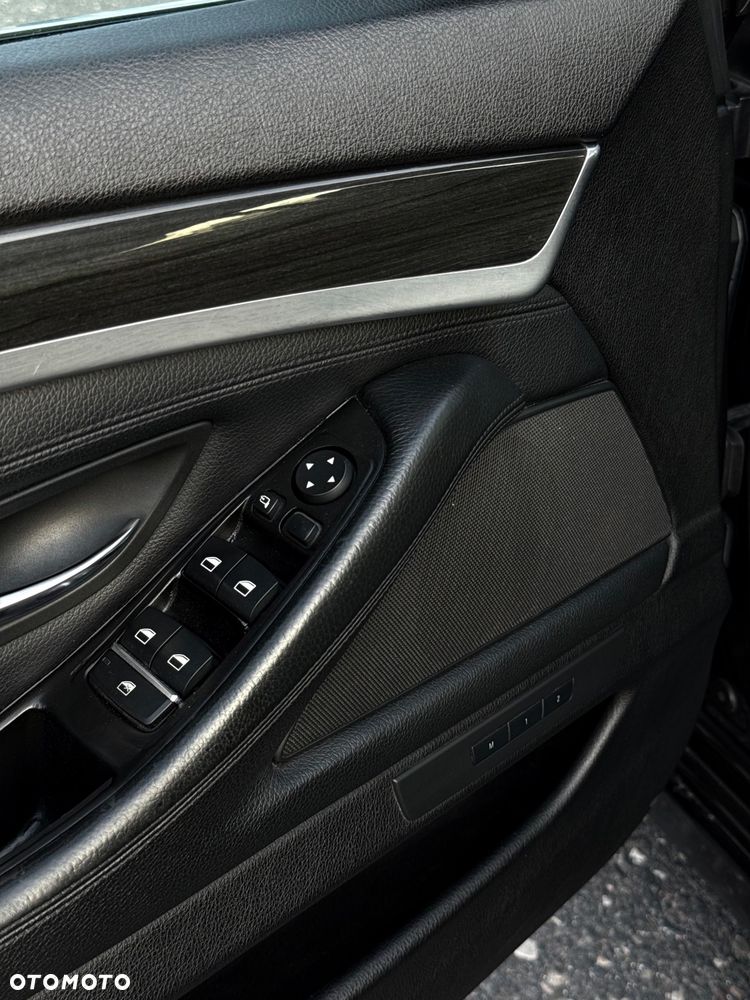BMW Seria 5 525d - 13