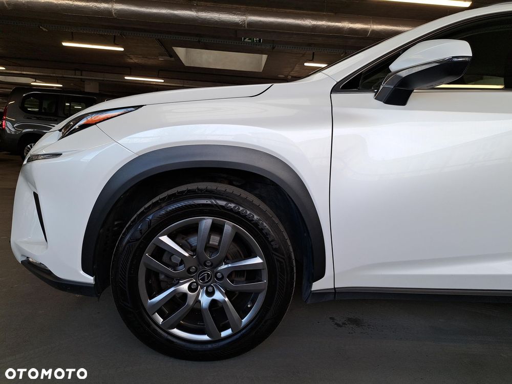 Lexus NX 300h Business Edition AWD - 37