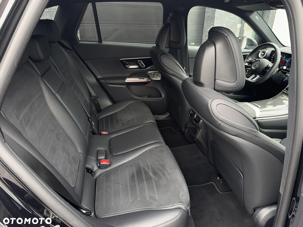 Mercedes-Benz GLC 300 e 4-Matic AMG Line - 17
