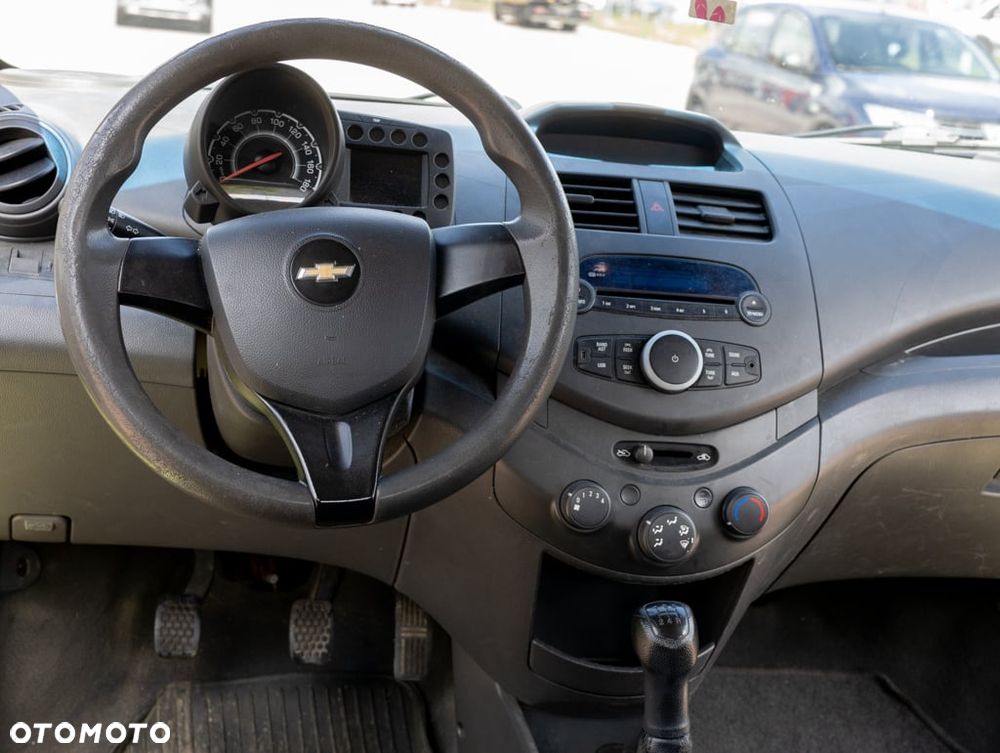 Chevrolet Spark 1.0 Base - 10