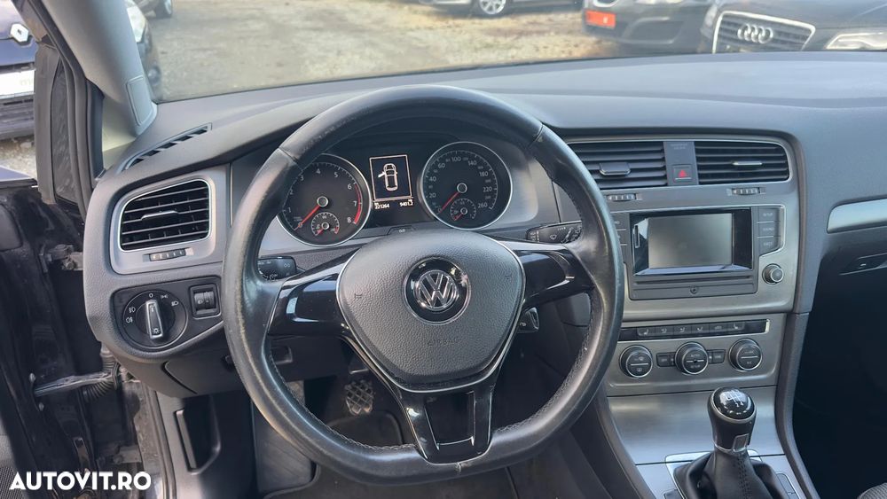 Volkswagen Golf - 6