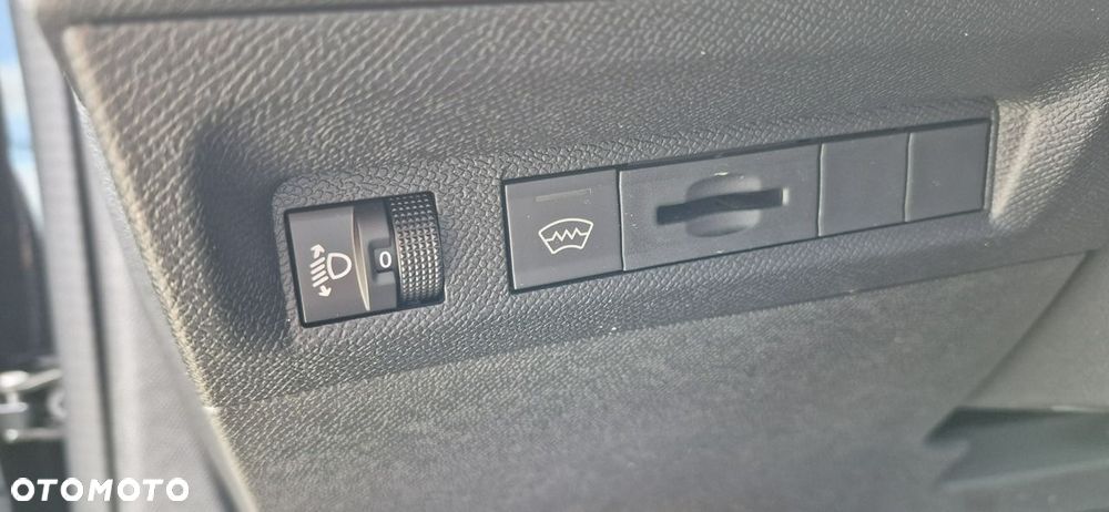 Peugeot 408 1.2 PureTech Allure S&S EAT8 - 13