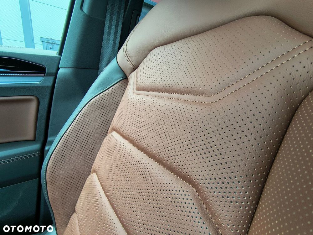 Volkswagen Touareg - 18