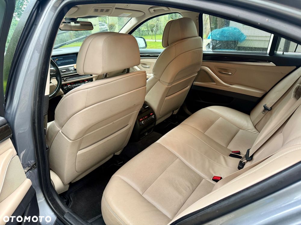 BMW Seria 5 535i xDrive Luxury Line - 13