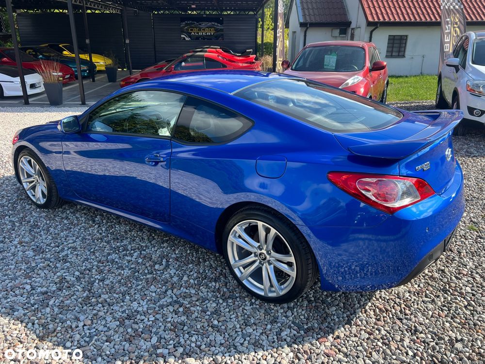 Hyundai Genesis Coupe 2.0 T - 13