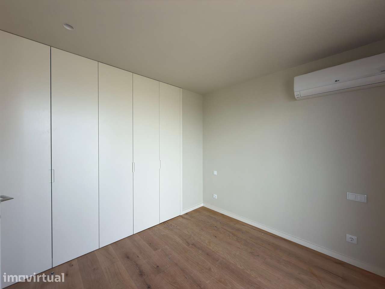 Apartamento T1 Novo c/ Lugar de Garagem em Santa Marinha (VL8) - Grande imagem: 5/12
