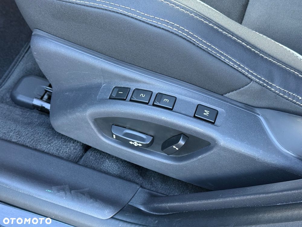Volvo V60 T6 AWD Geartronic RDesign - 30