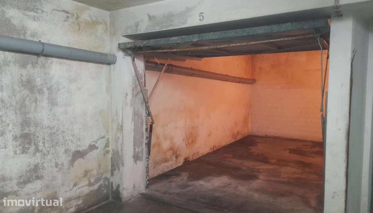 Venda de Garagem Fechada próxima do centro, na Póvoa de Varzim - Grande imagem: 2/3