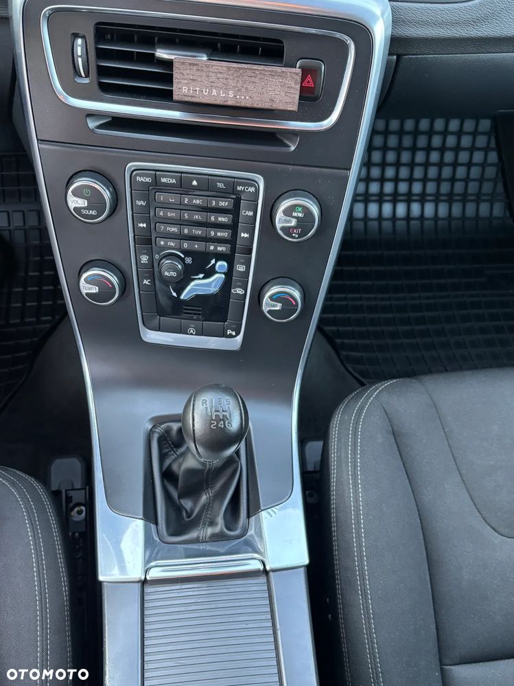 Volvo V60 D2 Momentum - 19