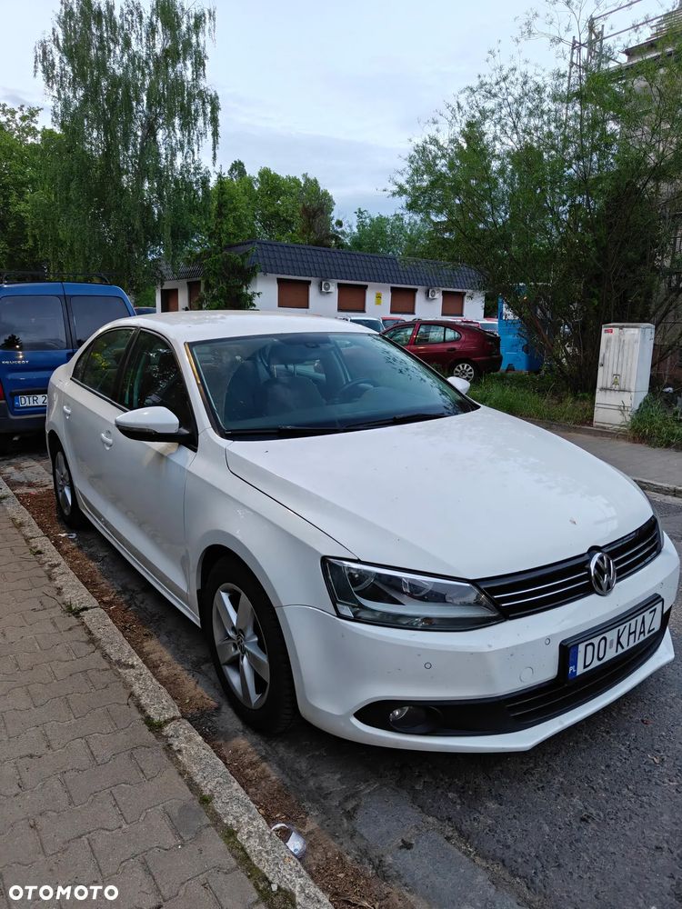 Volkswagen Jetta 1.6 TDI Comfortline DSG - 2