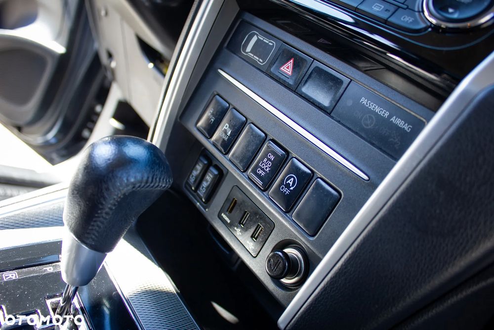 Mitsubishi L200 2.2 d DC Instyle Plus - 21