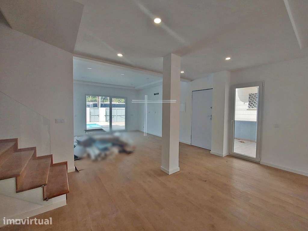 Moradia geminada com sotão, totalmente remodelada - Santo António d... - Grande imagem: 3/40