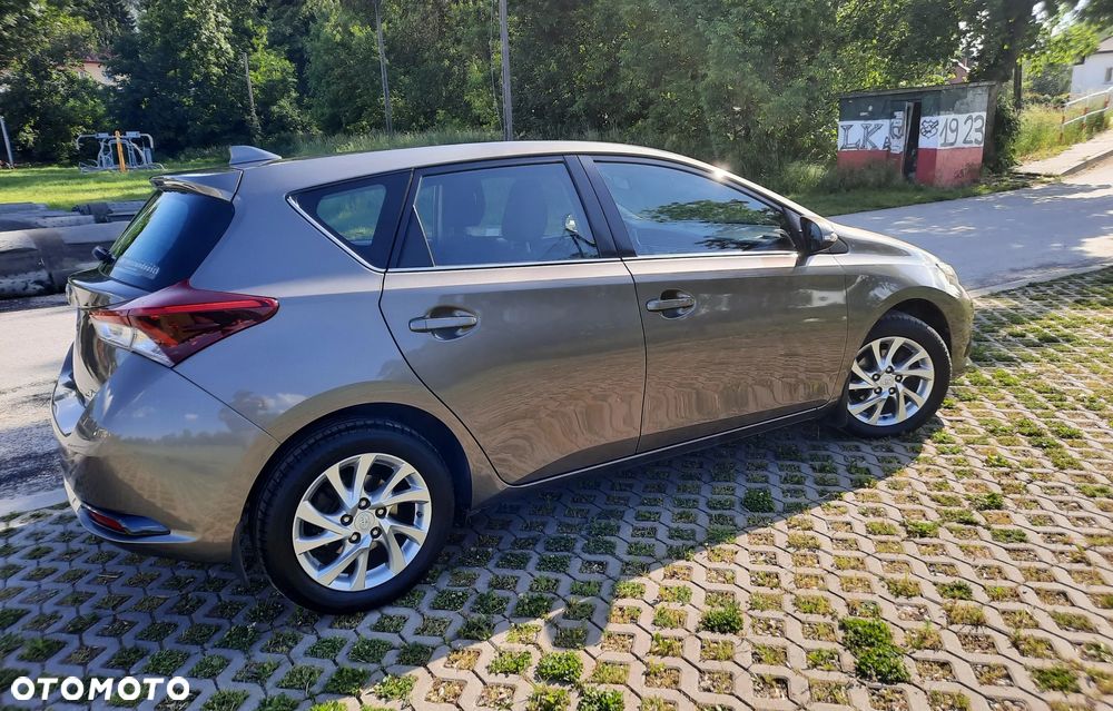 Toyota Auris 1.6 Premium - 28