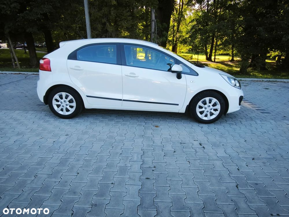 Kia Rio 1.4 L - 3