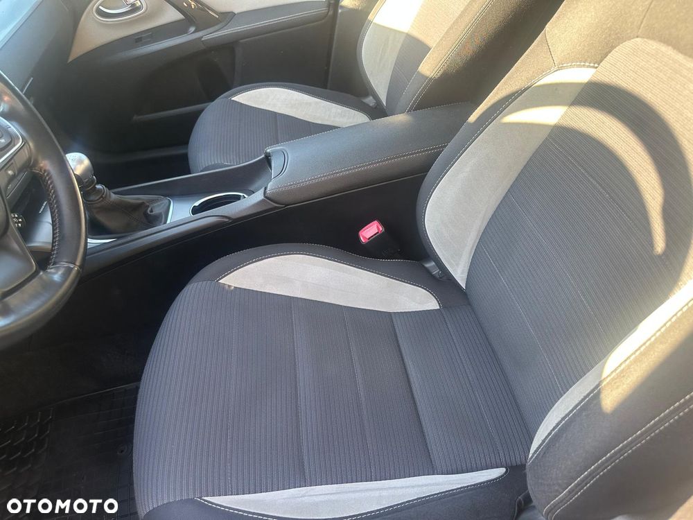 Toyota Avensis 2.0 D-4D Premium - 12