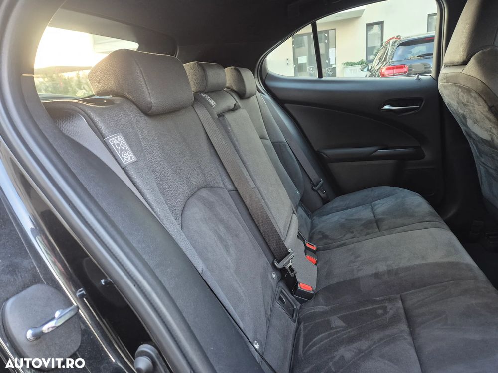 Lexus UX 250h Business Edition - 27