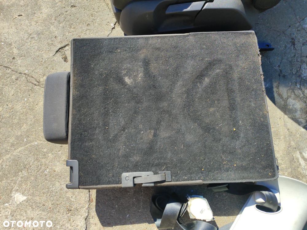 fotel przód x2 + fotel drugi rząd x3 + fotel trzeci rząd x2 plus mocowania boczki kpl. 7 osób do Vw Touran I 03-10r , komplet z foto - 15
