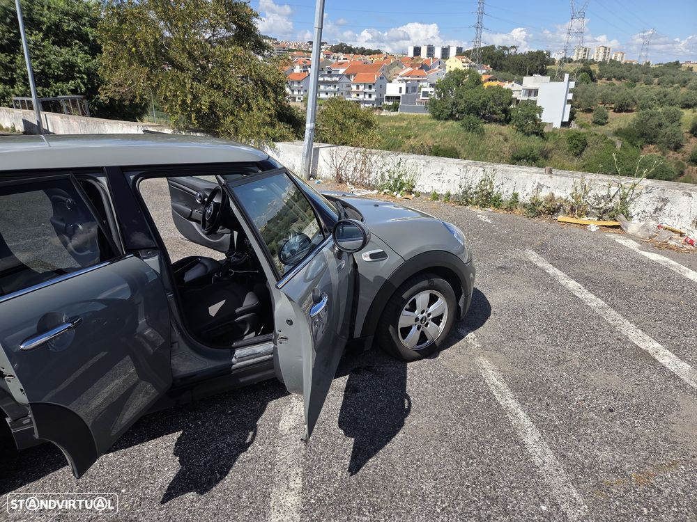MINI 5 Portas Cooper D Auto - 6