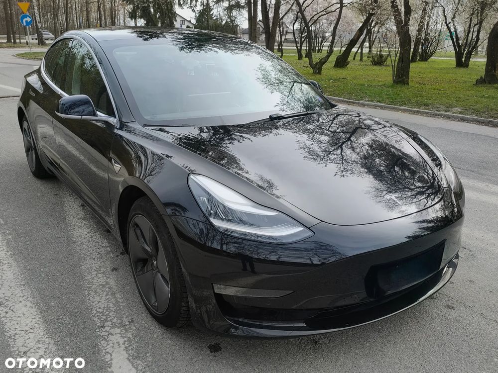 Tesla Model 3 - 3