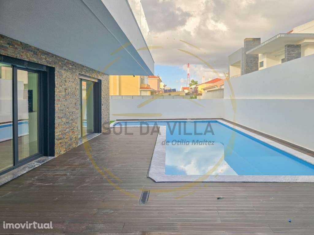 Moradia T4 Isolada com piscina - Valadares, Corroios - 750.000€ - Grande imagem: 2/46