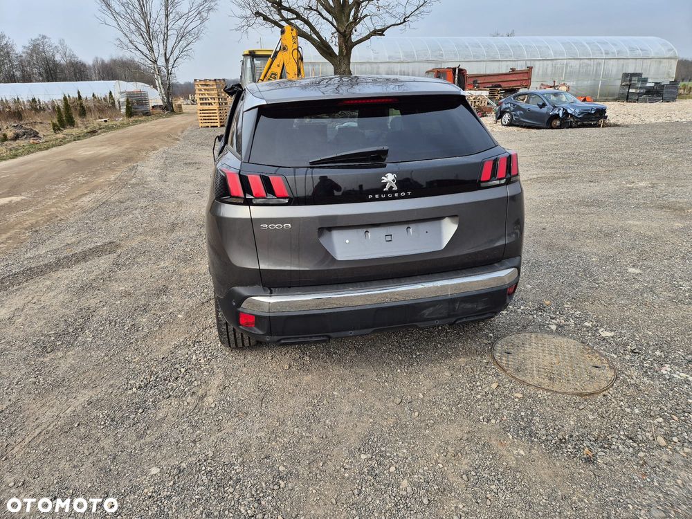 Peugeot 3008 1.2 PureTech Allure Pack S&S EAT8 - 17