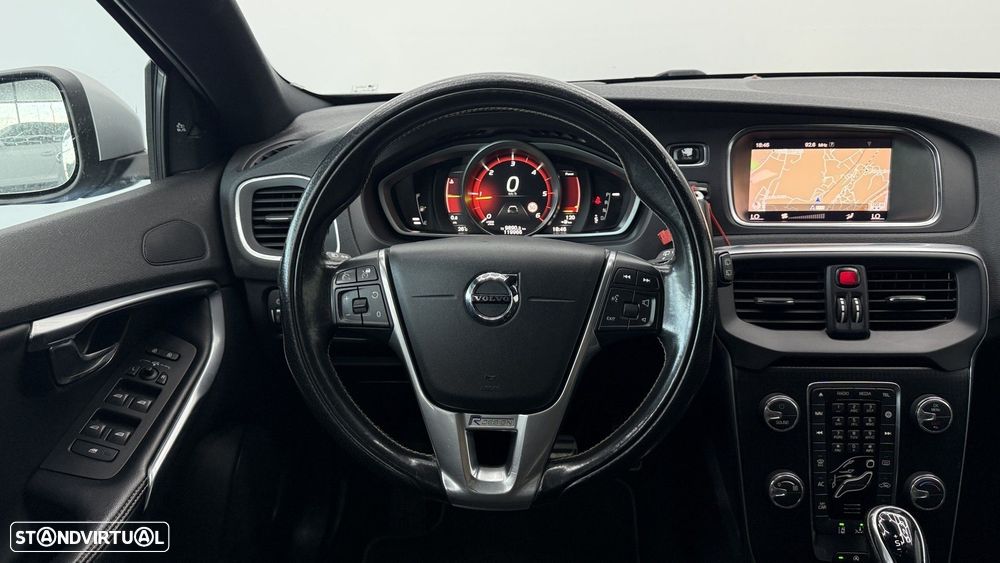 Volvo V40 2.0 D2 R-Design Momentum Geartronic - 22