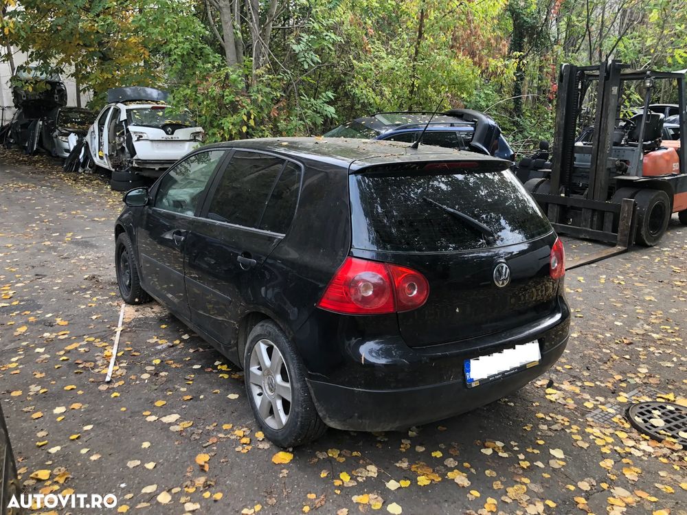 Dezmembrez VW Volkswagen Golf 5 negru benzina 2006 - 9