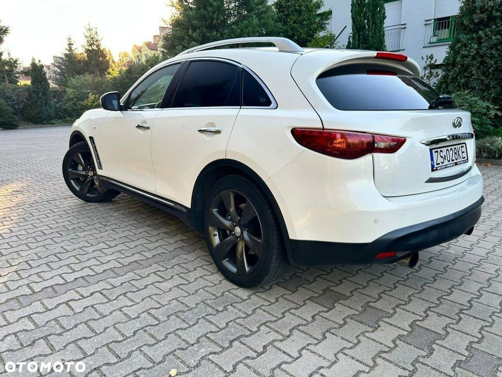 Infiniti FX - 8