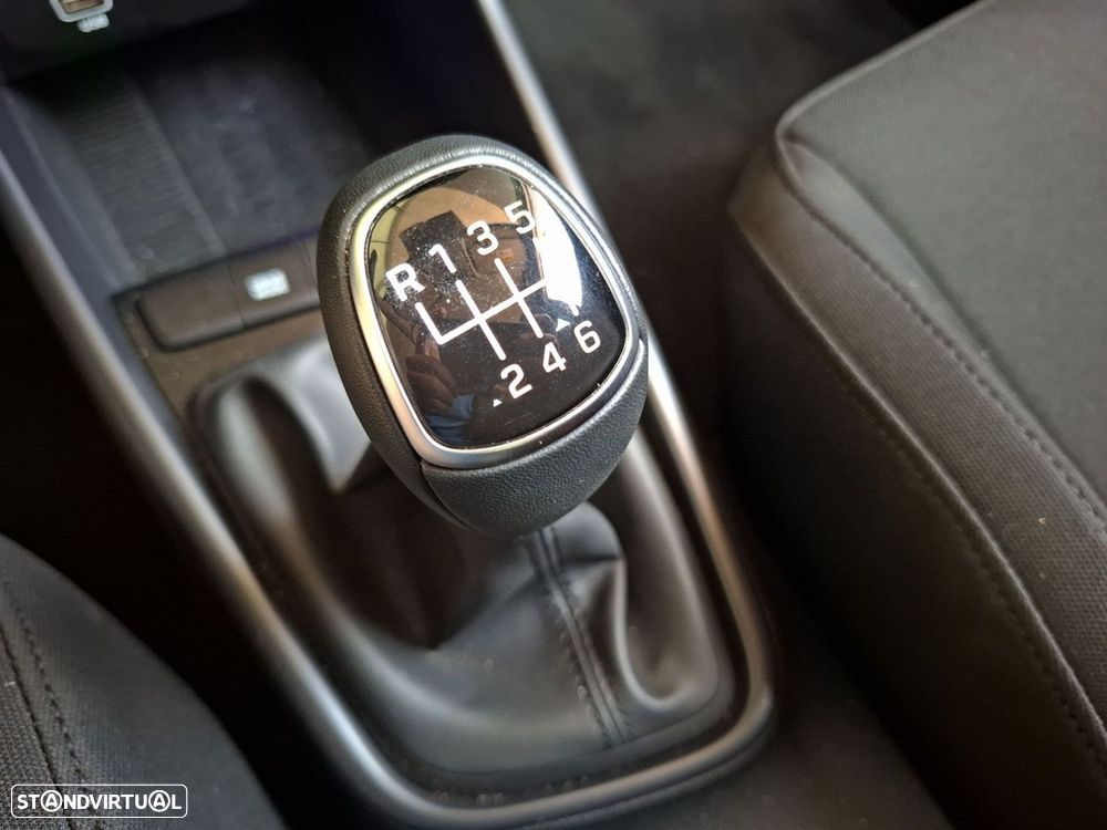 Hyundai Bayon 1.0 T-GDI Premium — fotografia 16