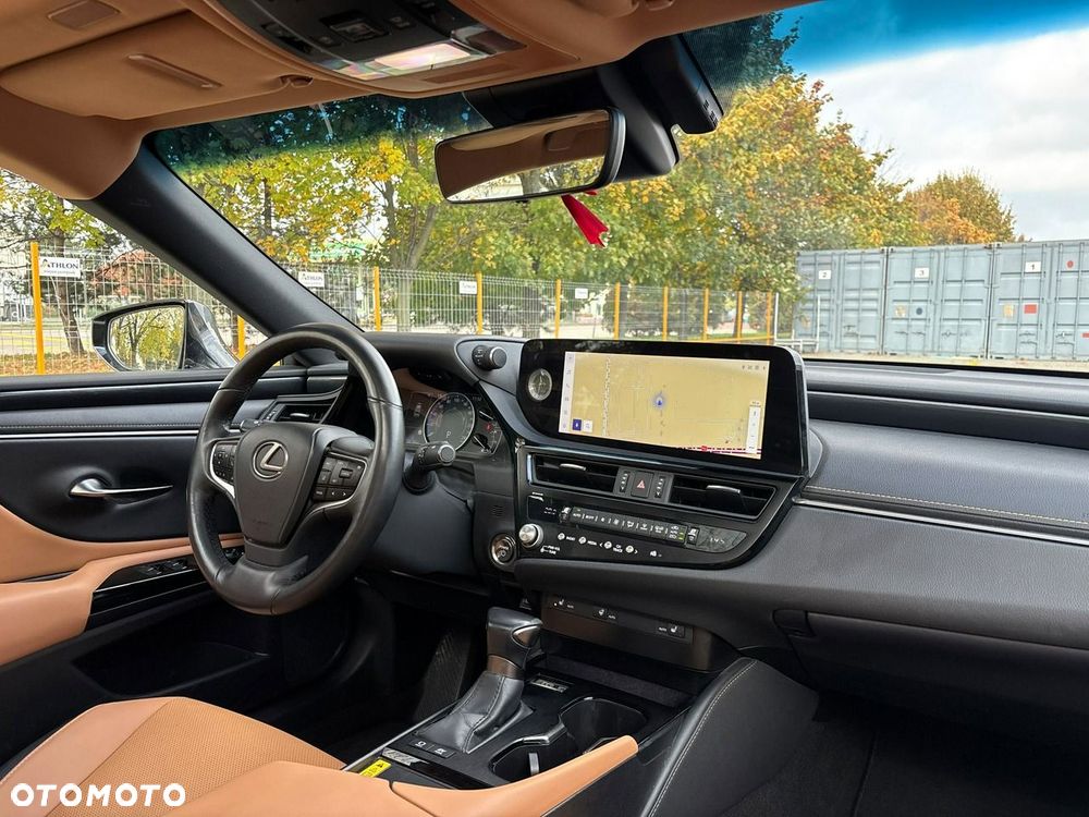 Lexus ES 300h Business Edition - 14