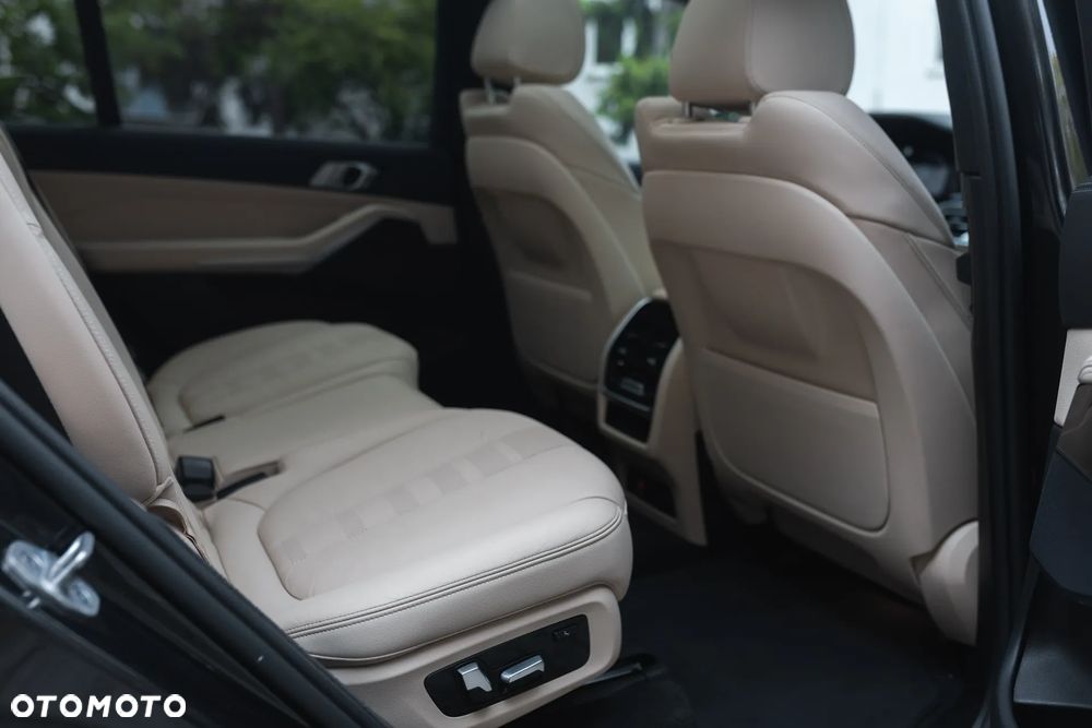BMW X7 xDrive40i mHEV - 16