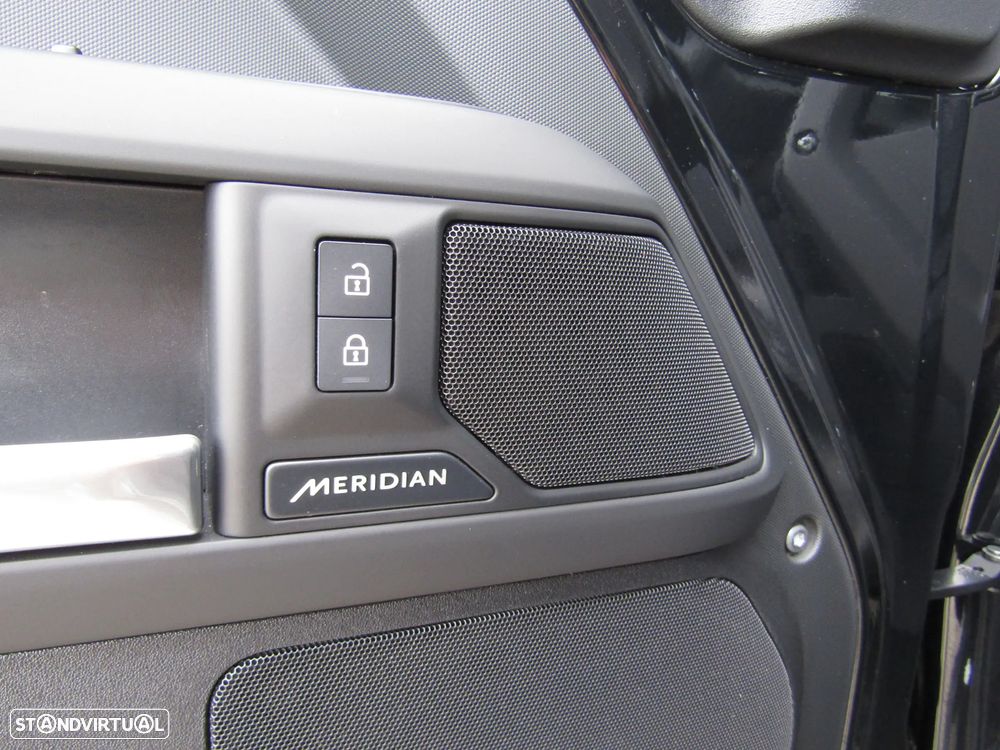 Land Rover Defender 2.0 P300e 110 AWD X-Dynamic SE - 15