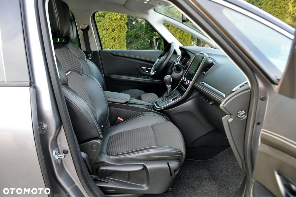 Renault Grand Scenic - 17