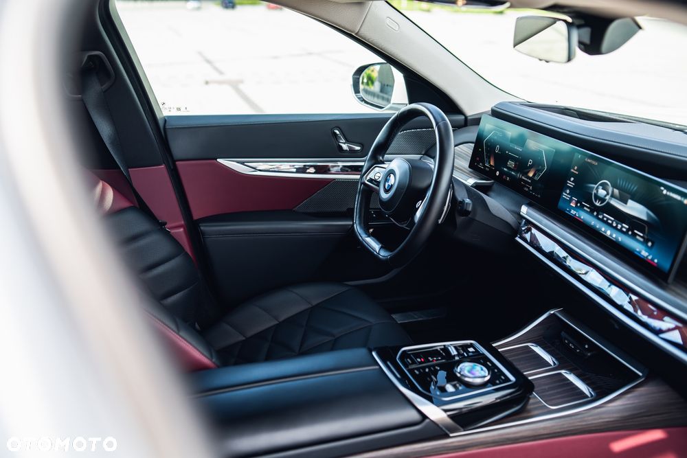 BMW Seria 7 730d xDrive mHEV - 33