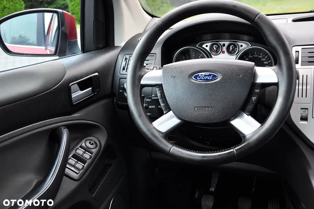 Ford Kuga 2.5 4x4 Titanium - 34