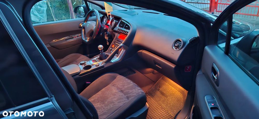 Peugeot 3008 1.6 Allure - 32