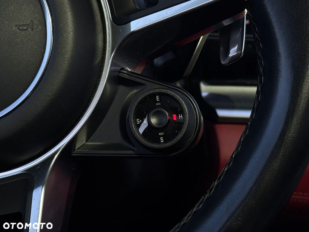 Porsche Panamera 4 E-Hybrid - 24