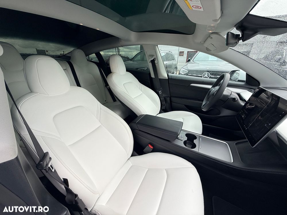 Tesla Model 3 - 8