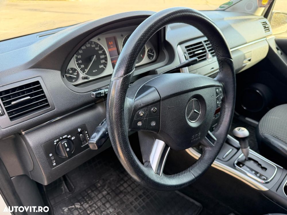 Mercedes-Benz EQB - 17